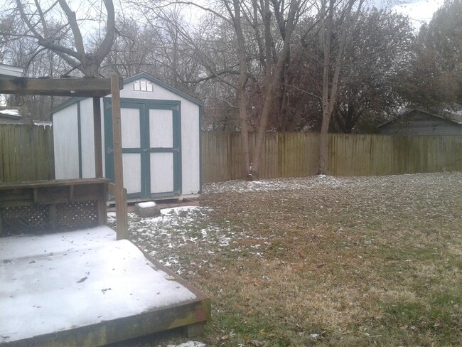 Building Photo - 2115 N Grace Ave