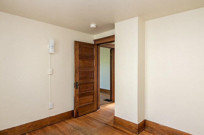 Building Photo - 112 Adams St