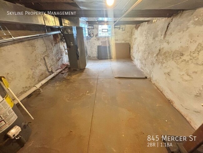 Building Photo - 845 Mercer St