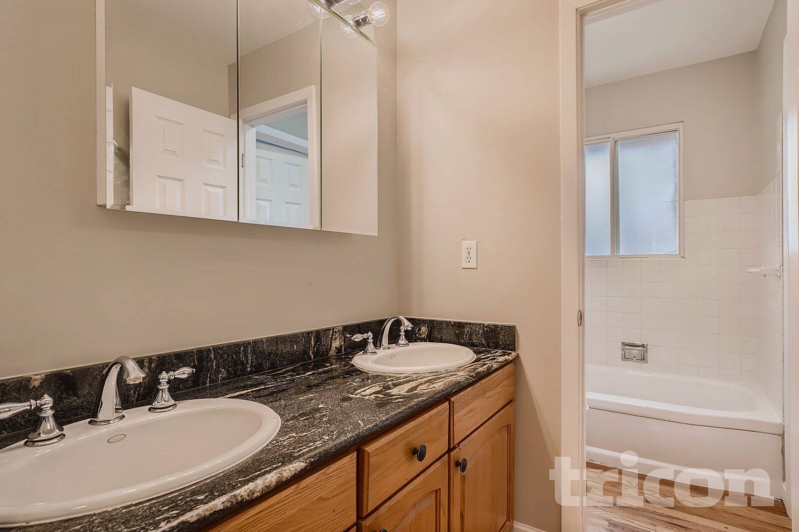 Building Photo - 4662 S Badger Ct