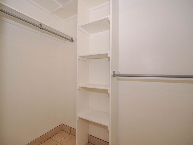 Building Photo - GROUND LEVEL CONDO UNIT