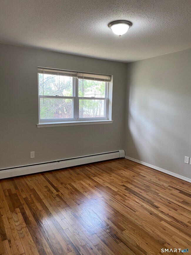Building Photo - 12 Mountain Laurel Dr