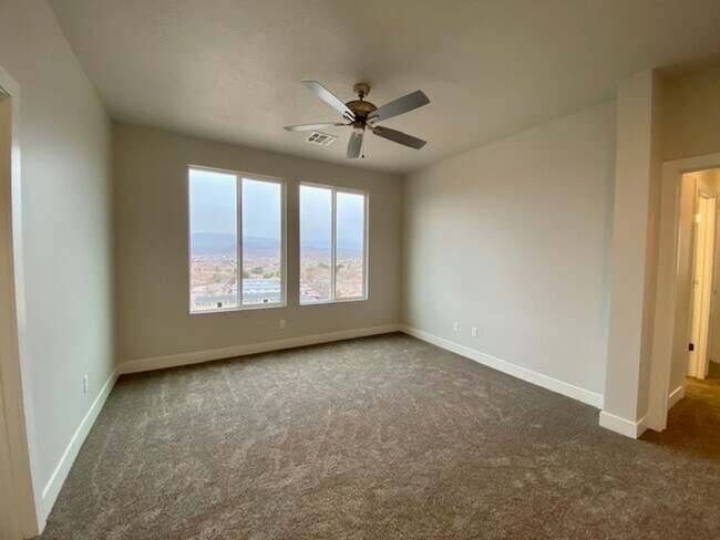Building Photo - 438 N Stone Mountain Dr