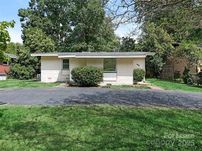 Primary Photo - 553 Kenlough Dr