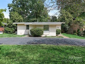 Building Photo - 553 Kenlough Dr