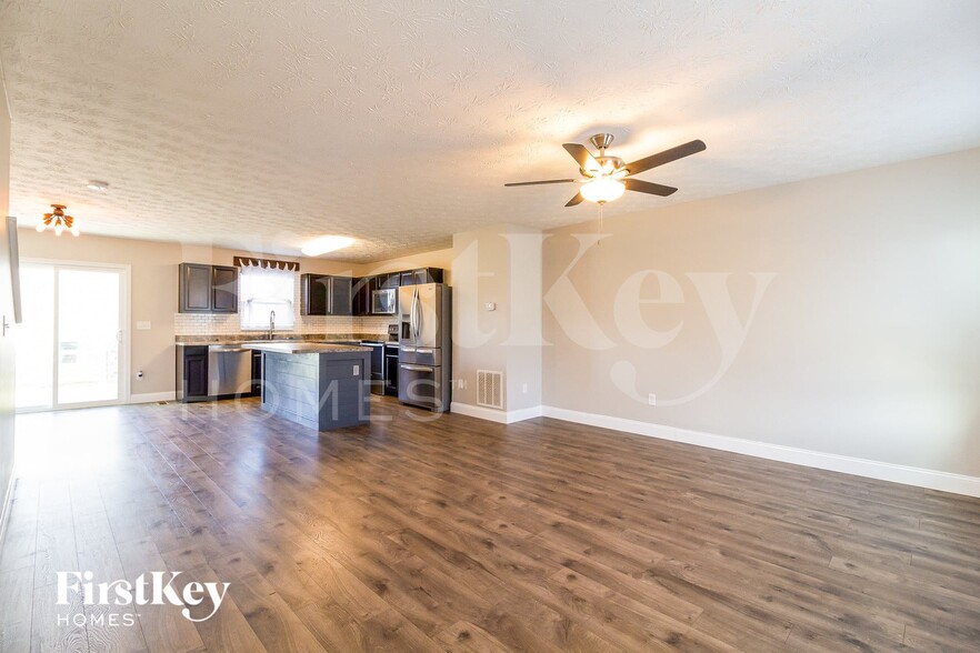 Building Photo - 6156 Woodville Dr