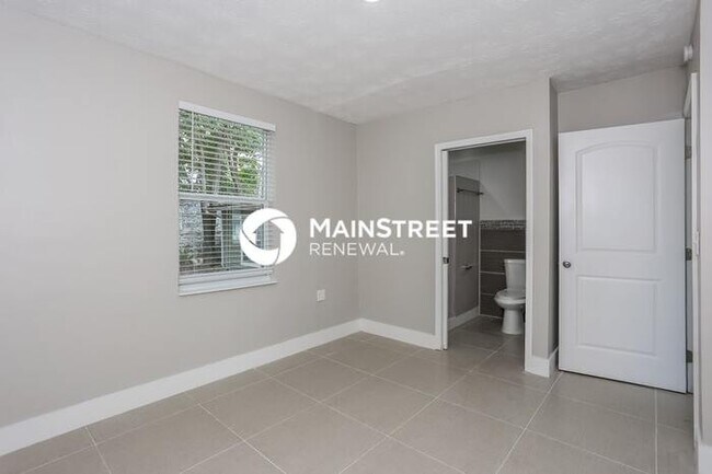 Building Photo - 3 Bedroom Pet-Friendly Home in JACKSONVILLE, FL with Main Street Renewal