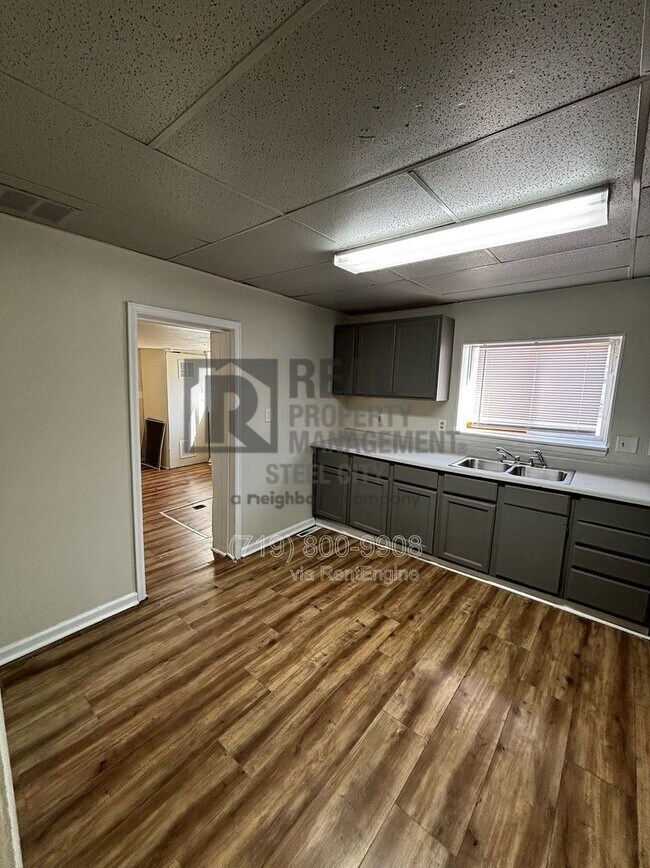 Building Photo - 927 E 1st St