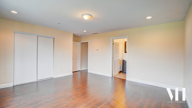 Building Photo - 1227 W 37th Pl