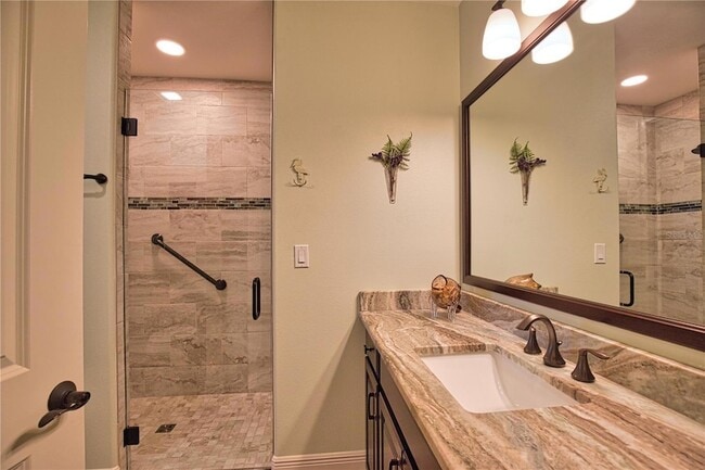 Building Photo - 830 The Esplanade N