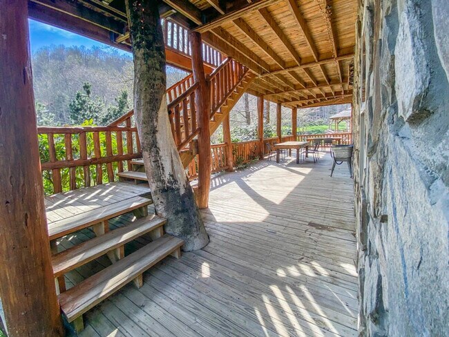 Building Photo - 195 Black Bear Dr