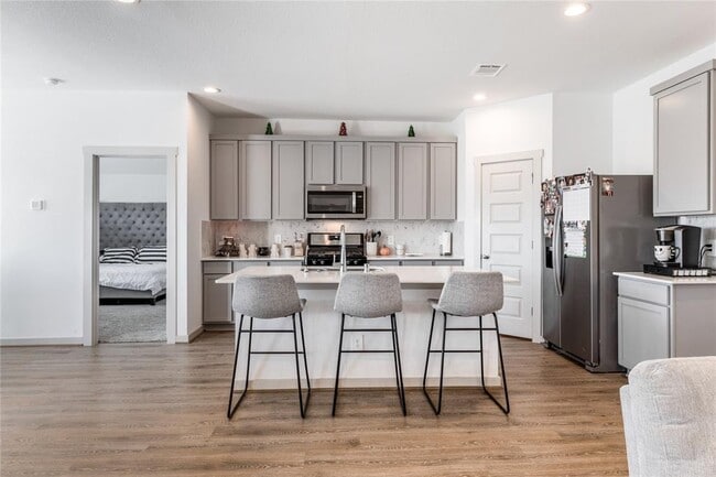 Building Photo - 13938 Red River Dr