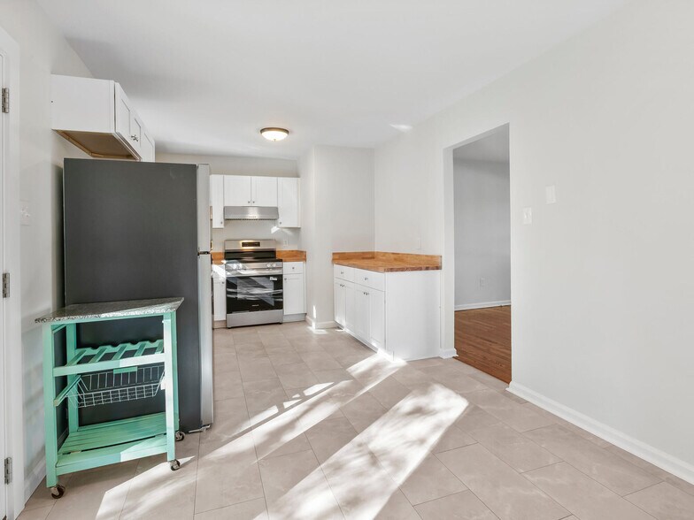 Building Photo - 51 W Chapel Rd