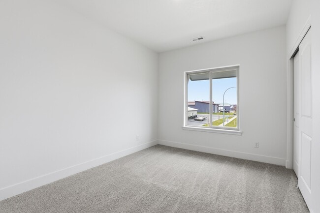 Building Photo - 631 Creative Way