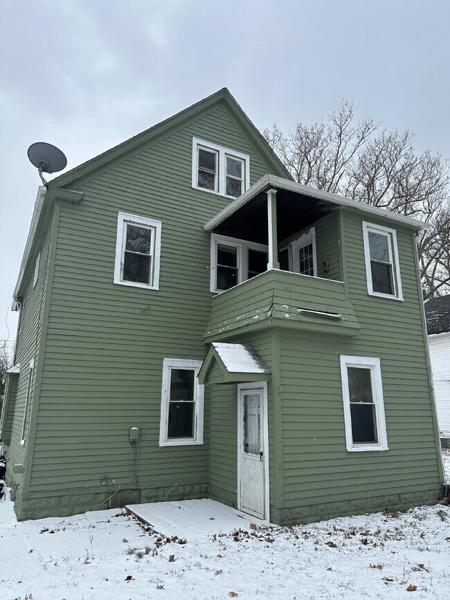 Building Photo - "3-Bed Comfort, Style & Nearby Recreation!"