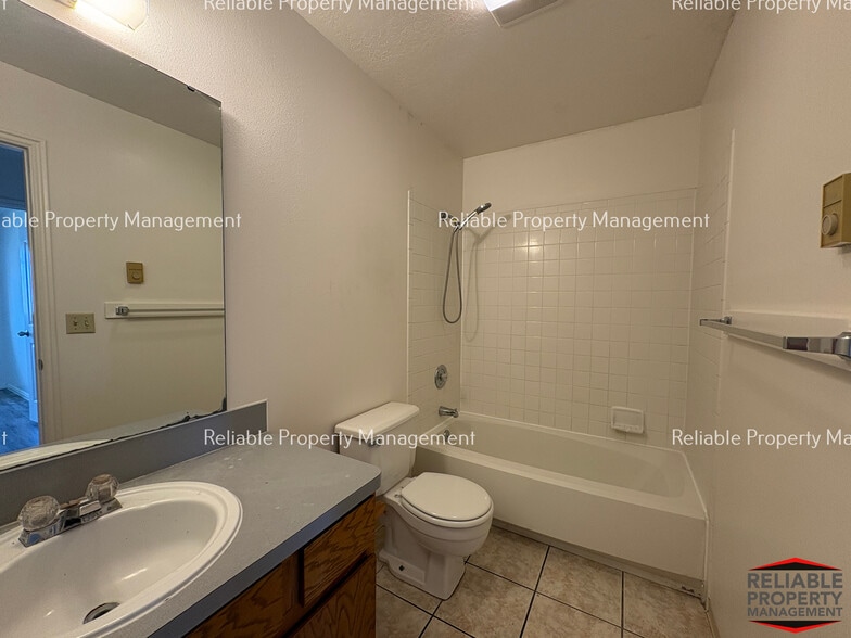 Building Photo - 2122 Meppen Dr