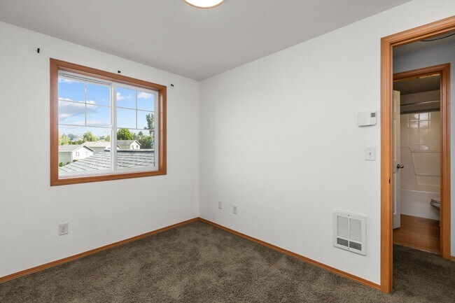 Building Photo - 1124 73rd Dr SE