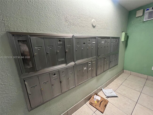 Building Photo - 7125 Bay Dr