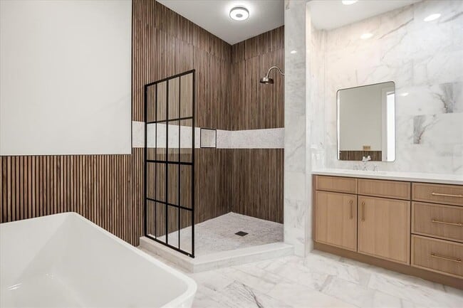 Building Photo - 1316 Lake Baldwin Ln