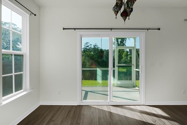Building Photo - Beautiful 3 Bedroom, 2.5 Bath-Monks Corner...