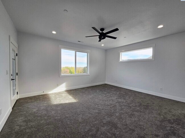 Building Photo - Rambler/Basement with Territorial Views