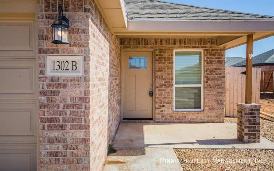 Building Photo - 1302 N Dover Ave