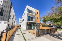 Building Photo - 2847 S Victoria Ave