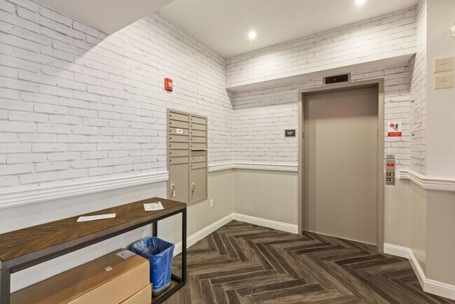 Building Photo - 18 Parmenter St
