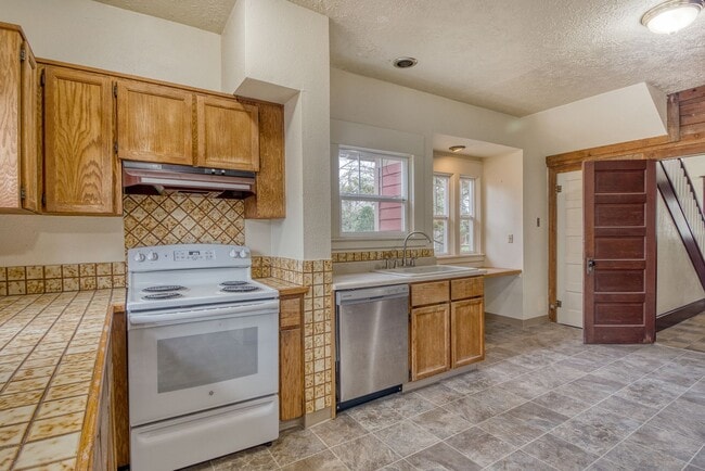 Building Photo - In the heart of Downtown Vancovuer