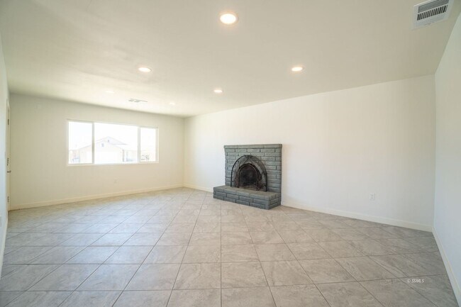 Building Photo - Stunning Fully Remodeled Home for Rent – M...