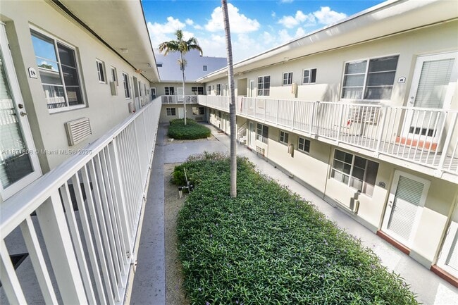 Building Photo - 6930 Rue Versailles Dr