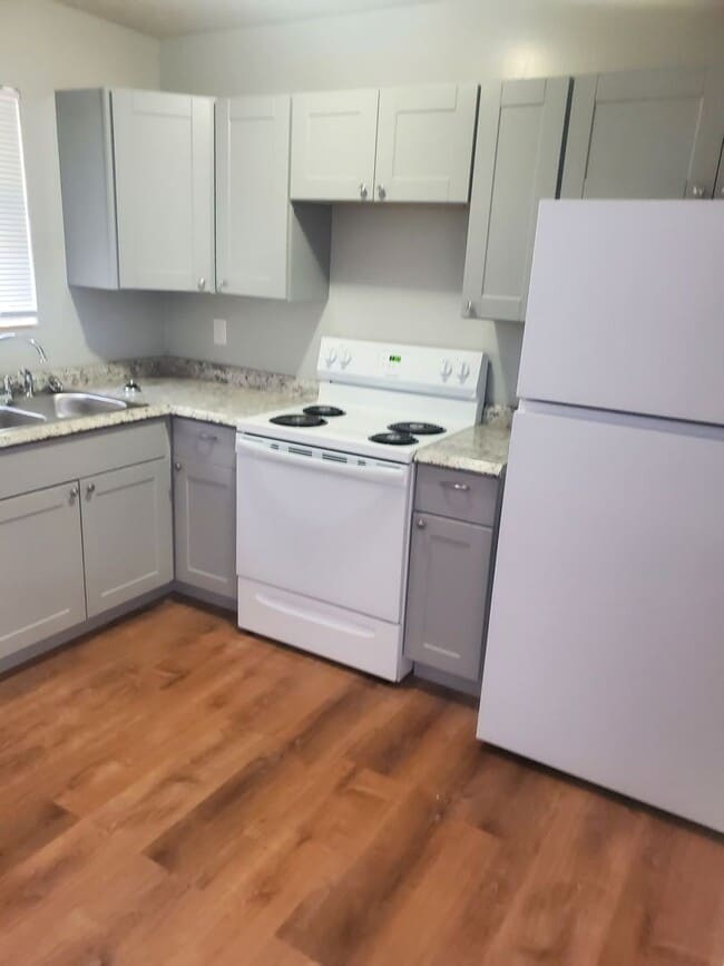 Building Photo - Sevierville - 2 bedroom, 1 bath apartment - Call Linda Meese (865) 591-6004