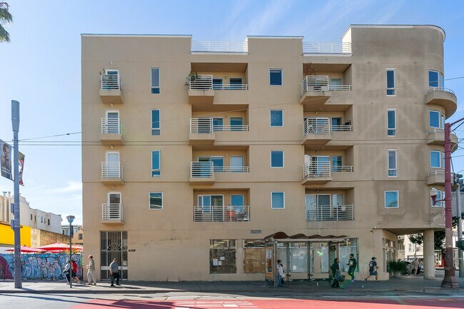 Building Photo - 2208 Mission St