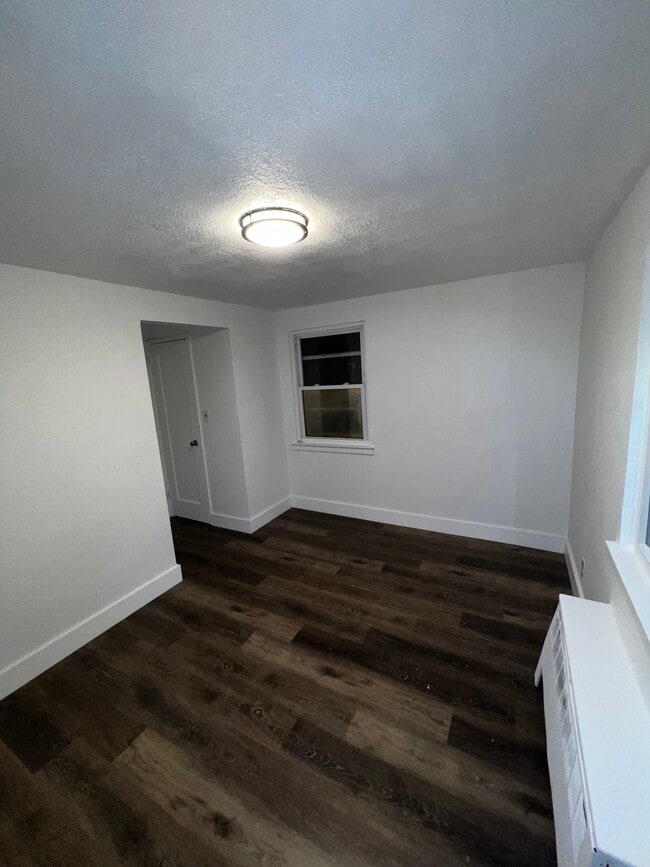 Building Photo - 9B Carolyn Ter