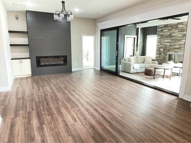 Building Photo - 4670 W Emerald Bay Ct