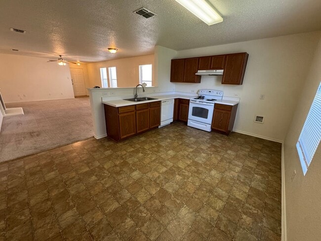 Building Photo - Nice Single Story in Saginaw Area