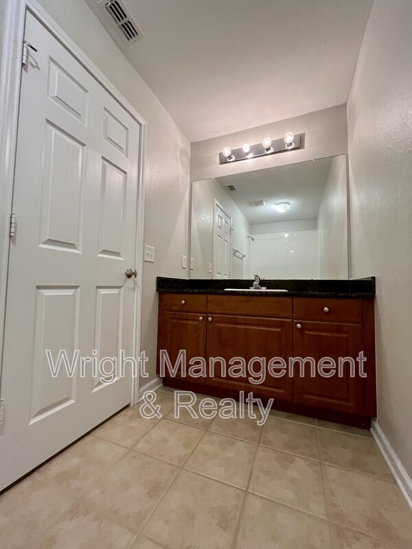 Building Photo - 8202 Downpatrick Ct