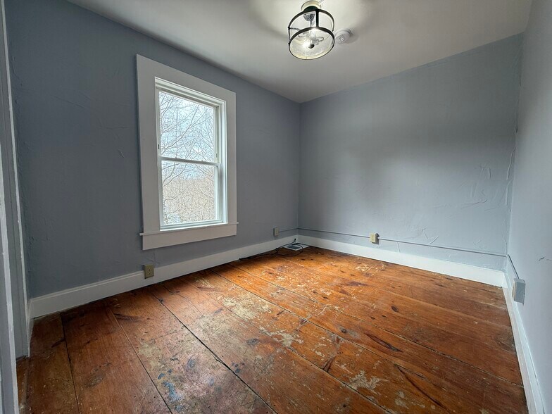 Building Photo - 84 Monadnock St
