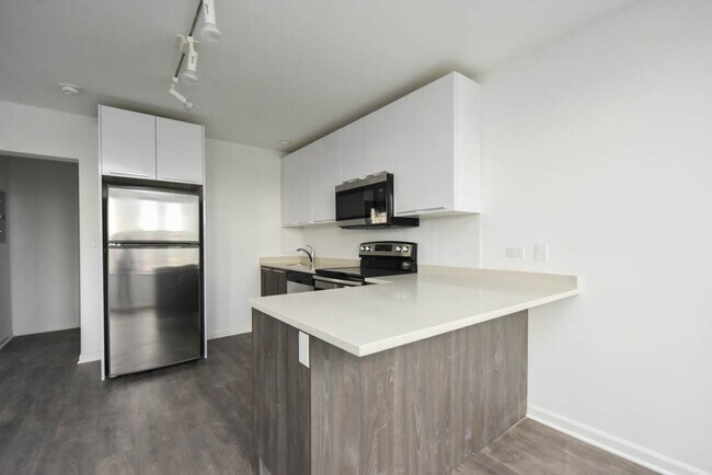 Building Photo - 940 W Winona St