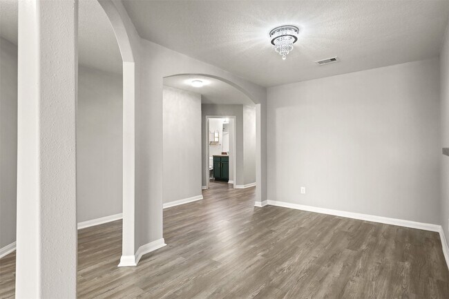 Building Photo - 12201 Seacrest Ln