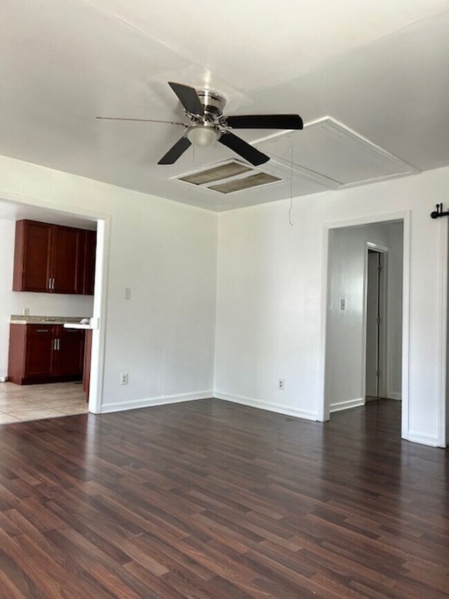Building Photo - House for Rent