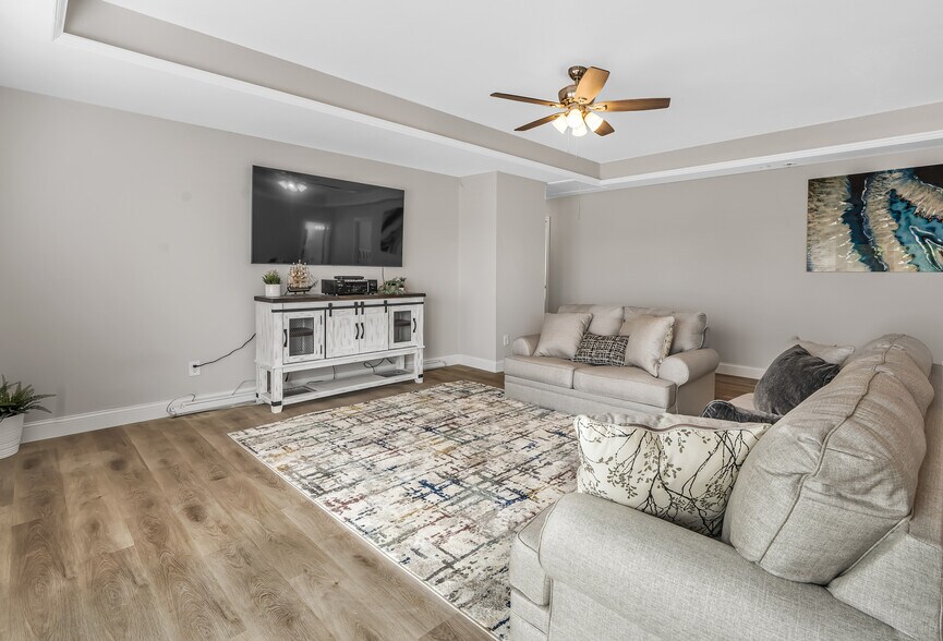 Building Photo - 5417 Blue Haven Dr