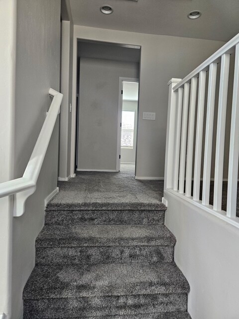 Building Photo - 646 W Calle Espadero