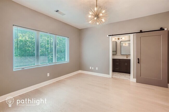 Building Photo - 865 Cavanaugh Avenue SE