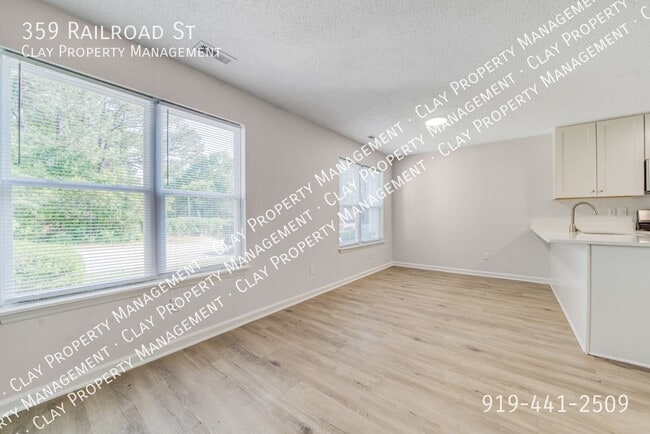 Building Photo - 359 Railroad St