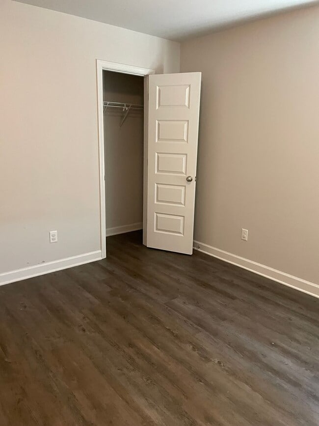 Building Photo - North Cherry Hill 132