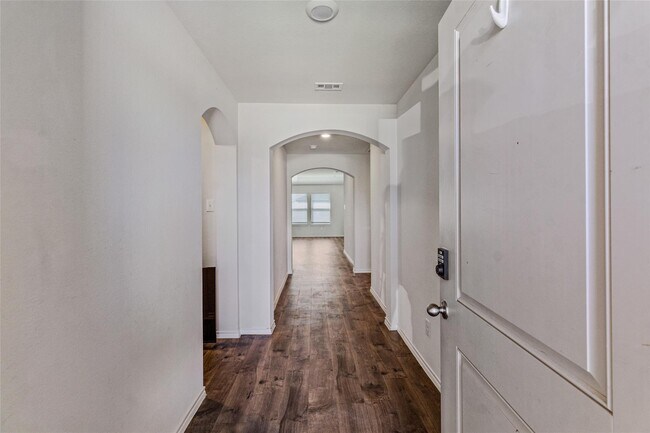 Building Photo - 803 Rustic Way