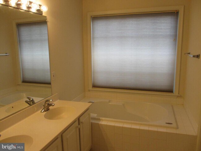 Building Photo - 43811 Tattinger Terrace