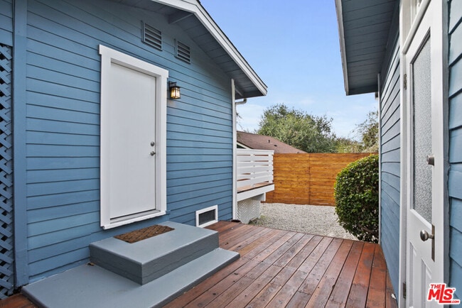 Building Photo - 6217 Poppy Peak Dr