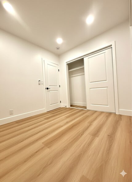 Building Photo - 852 Orange Ave